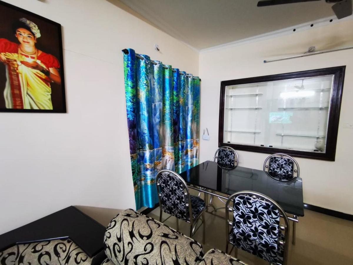 J2 Home Stay - Luxury Homes With Caravan Services Thiruvananthapuram Buitenkant foto