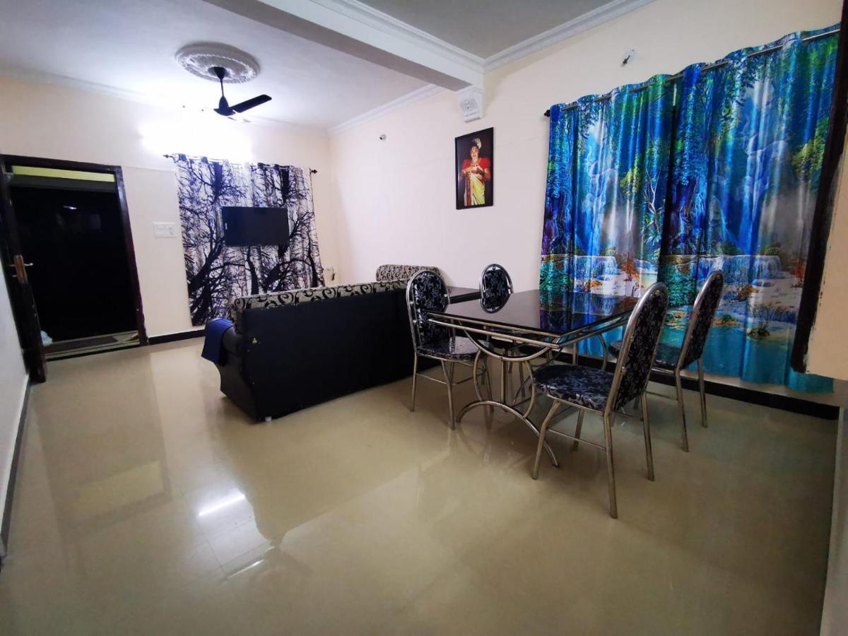 J2 Home Stay - Luxury Homes With Caravan Services Thiruvananthapuram Buitenkant foto