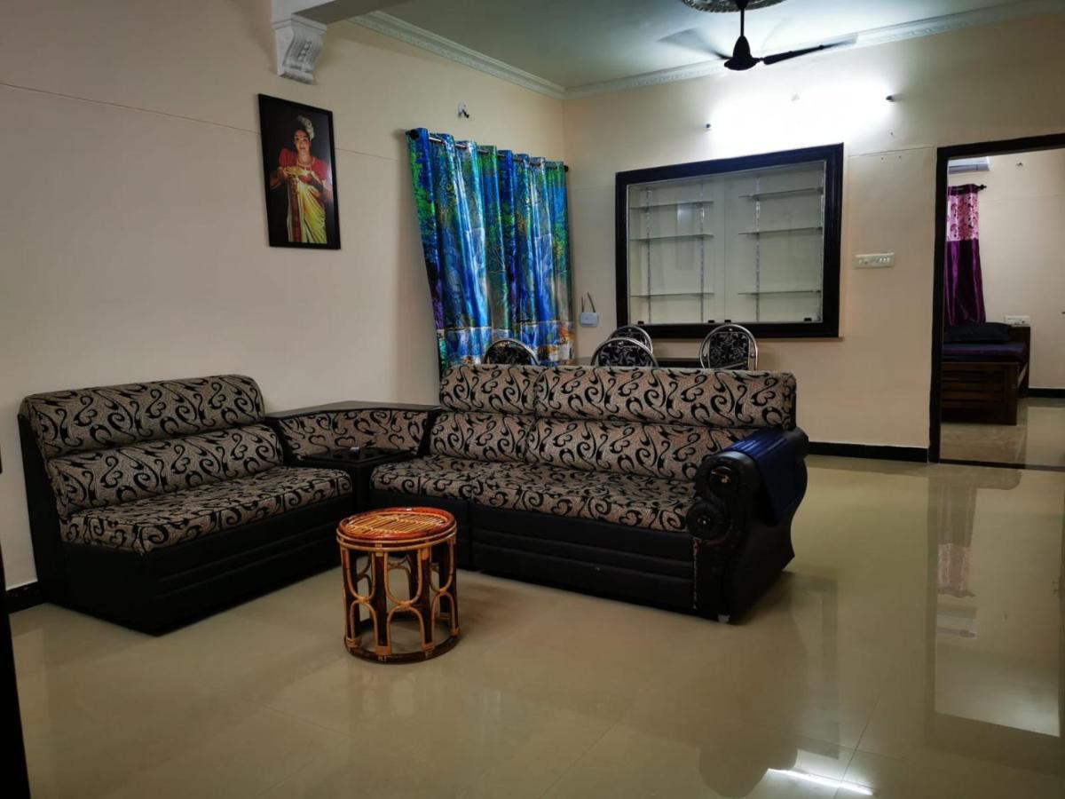 J2 Home Stay - Luxury Homes With Caravan Services Thiruvananthapuram Buitenkant foto