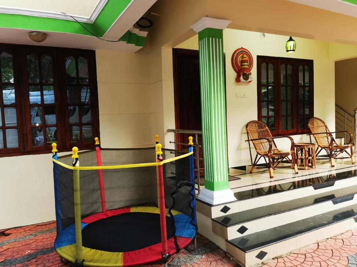 J2 Home Stay - Luxury Homes With Caravan Services Thiruvananthapuram Buitenkant foto